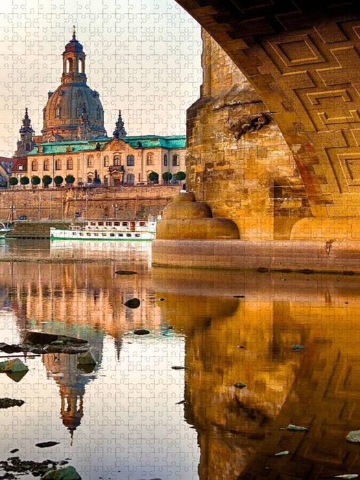 Blick unter der Augustusbrücke zur Frauenkirche - CALVENDO Foto-Puzzle'