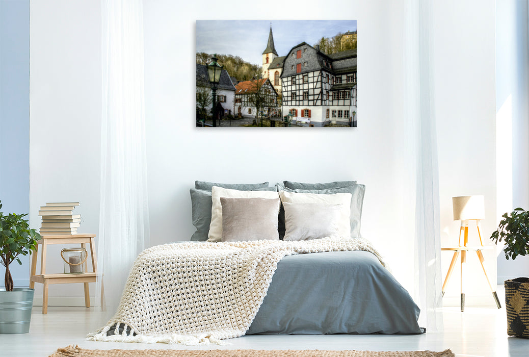 Premium Textil-Leinwand Premium Textil-Leinwand 120 cm x 80 cm quer Blick auf das Rathaus und Kirche in Blankenheim