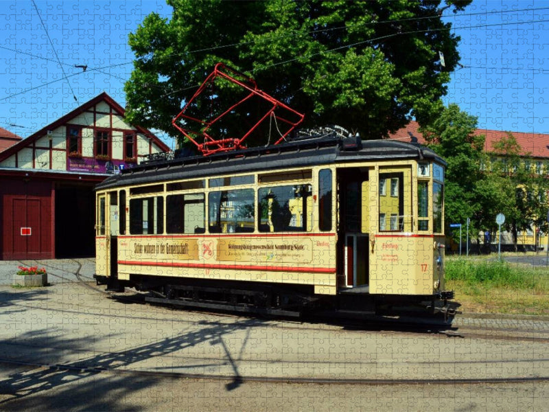 Frisch aufgearbeitet steht Lindner 17 im Juni 2015 vor dem Depot - CALVENDO Foto-Puzzle'