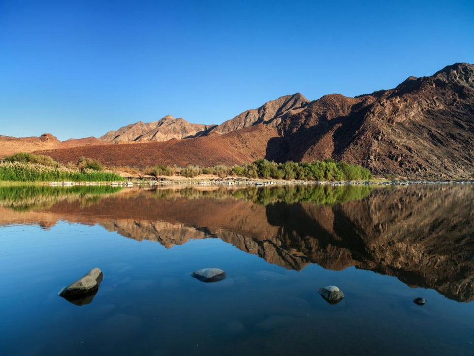 Afrikanischer Fluss mit Spiegelung in Namibia - CALVENDO Foto-Puzzle'