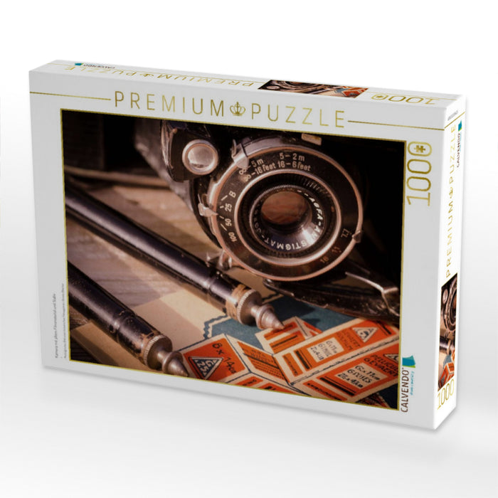 Kamera mit altem Filmmaterial und Stativ - CALVENDO Foto-Puzzle'