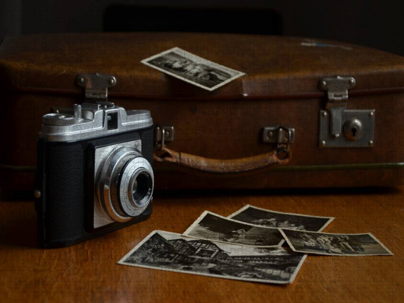 Älteres Modell einer Kleinbildkamera - CALVENDO Foto-Puzzle'