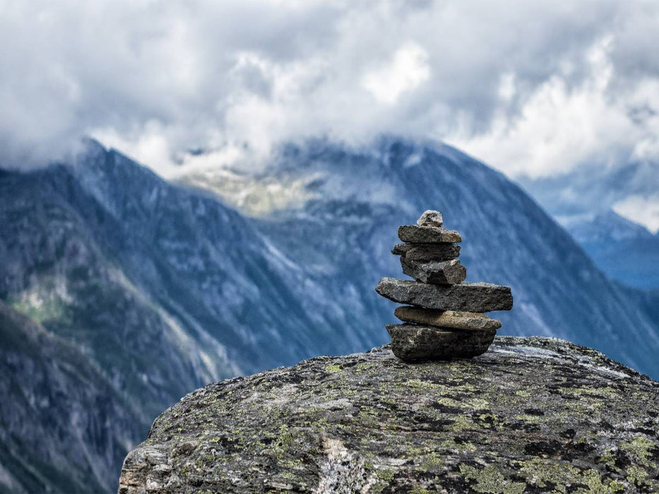 Landschaft mit Berge und Steinstapel - CALVENDO Foto-Puzzle'