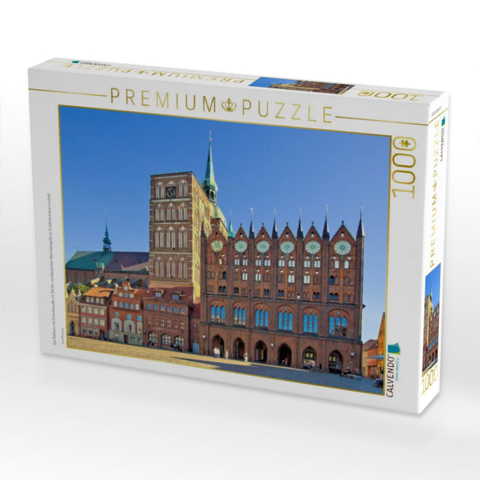 Das Rathaus mit Schaufassade, im Stil der norddeutschen Backsteingotik im 13.Jahrhundert errichtet - CALVENDO Foto-Puzzle'