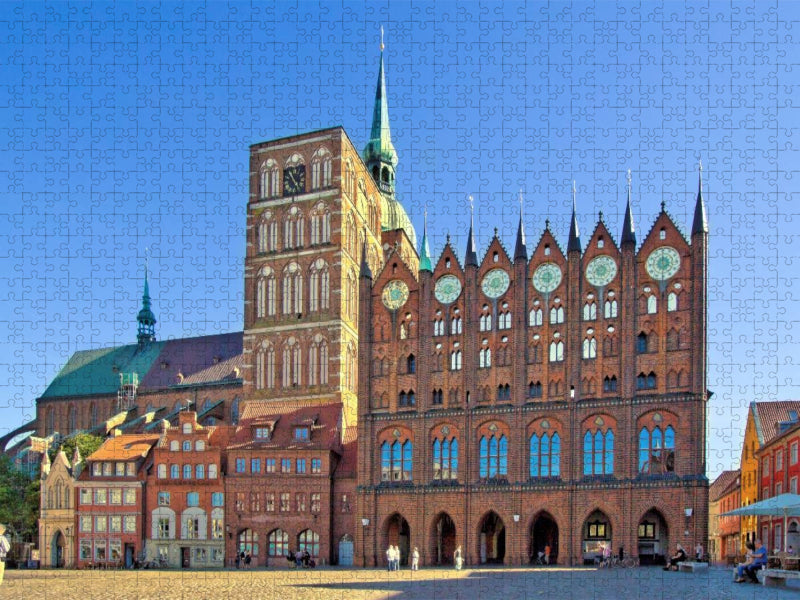 Das Rathaus mit Schaufassade, im Stil der norddeutschen Backsteingotik im 13.Jahrhundert errichtet - CALVENDO Foto-Puzzle'