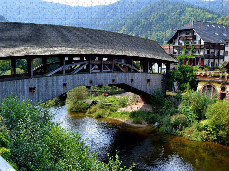Historische Holzbrücke - Wahrzeichen von Forbach - CALVENDO Foto-Puzzle'