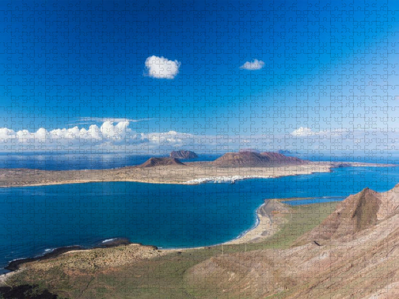 Blick auf La Graciosa v. Mirador del Rio - CALVENDO Foto-Puzzle'