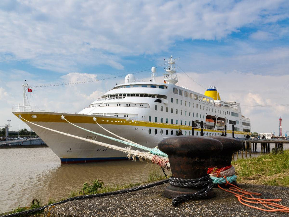Kreuzfahrtschiff liegt vor Anker - CALVENDO Foto-Puzzle'
