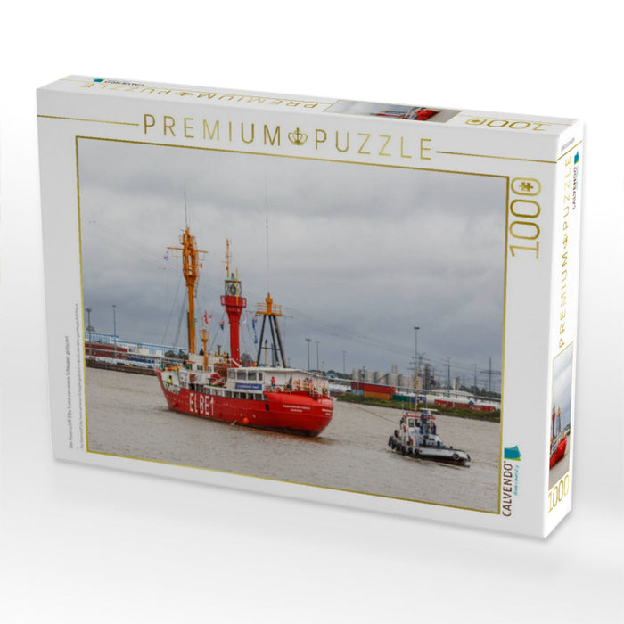 Das Feuerschiff Elbe 1 wird von einem Schlepper gesteuert - CALVENDO Foto-Puzzle'