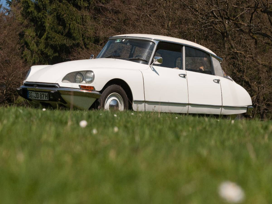 Citroën DS - Göttin in weiß - CALVENDO Foto-Puzzle'
