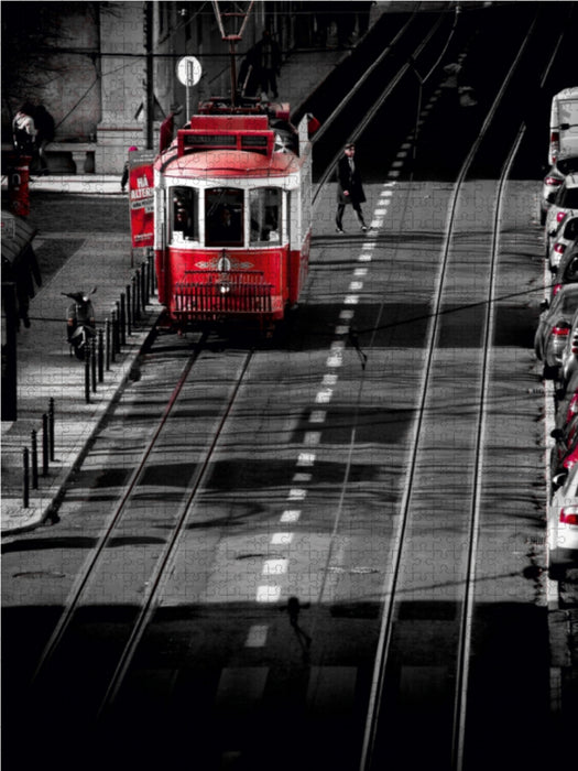 Lissabons Straßenbahn im Licht 1000 Teile Puzzle hoch - CALVENDO Foto-Puzzle'