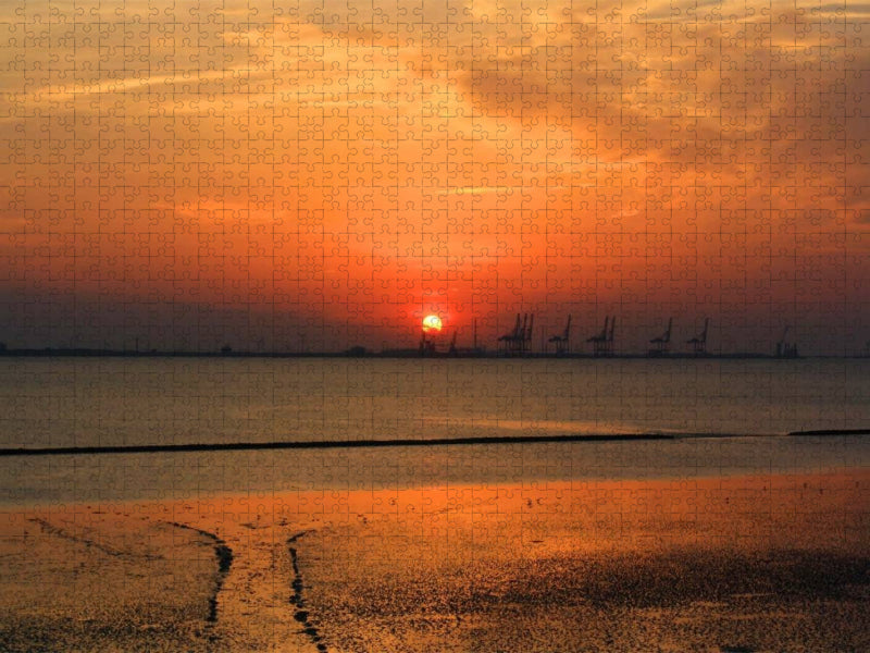 Sonnenuntergang am Jade-Weser-Port - CALVENDO Foto-Puzzle'