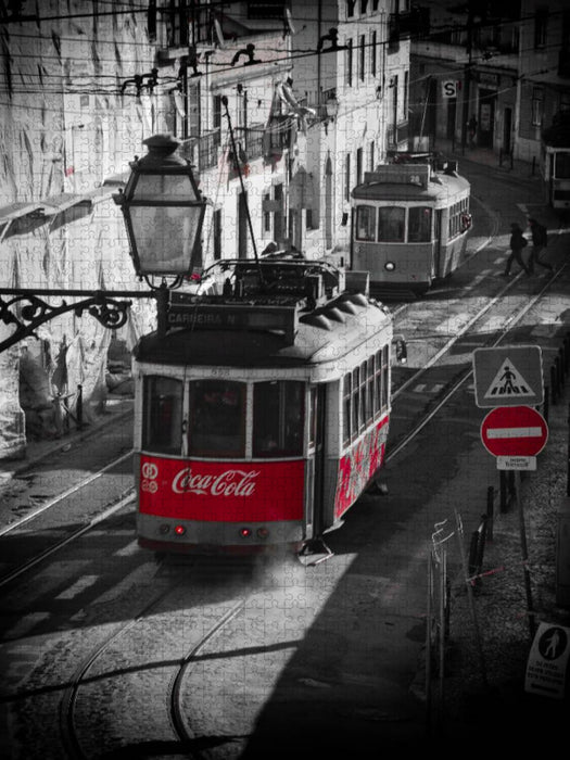 Straßenbahnbegegnung in Lissabon - CALVENDO Foto-Puzzle'