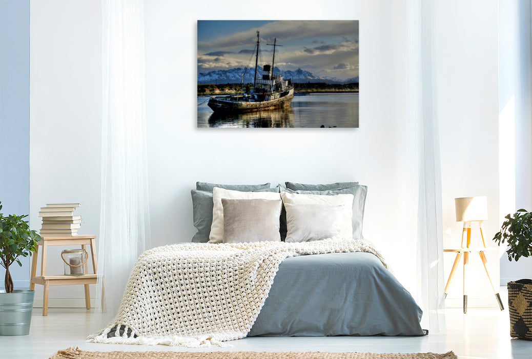 Premium Textil-Leinwand Premium Textil-Leinwand 120 cm x 80 cm quer Schiffswrack der Saint Christopher im Hafen von Ushuaia