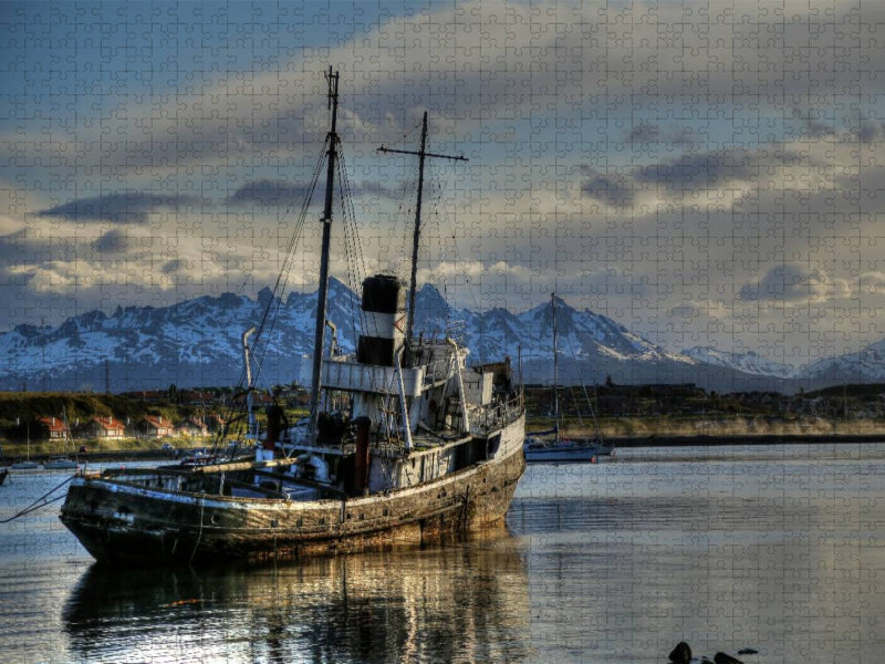 Schiffswrack der Saint Christopher im Hafen von Ushuaia - CALVENDO Foto-Puzzle'