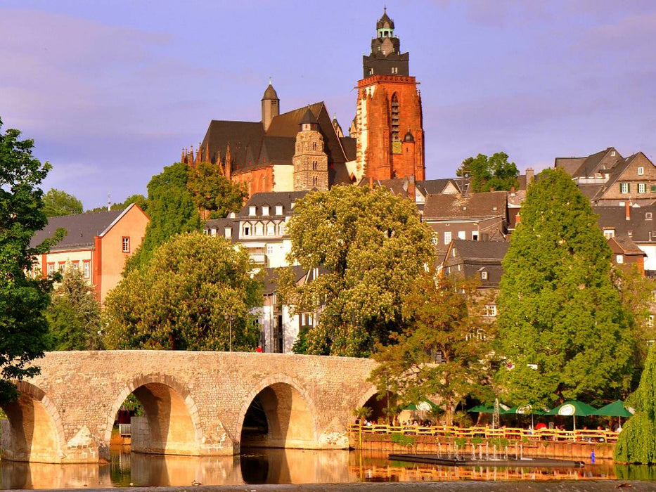 Blick über die 104 m lange und über 6 m breite alte Lahnbrücke zum Dom - CALVENDO Foto-Puzzle'
