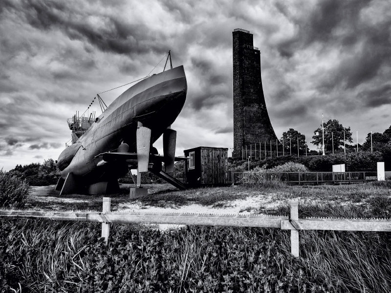 Museums-UBoot und Marinedenkmal 1000 Teile Puzzle quer - CALVENDO Foto-Puzzle'