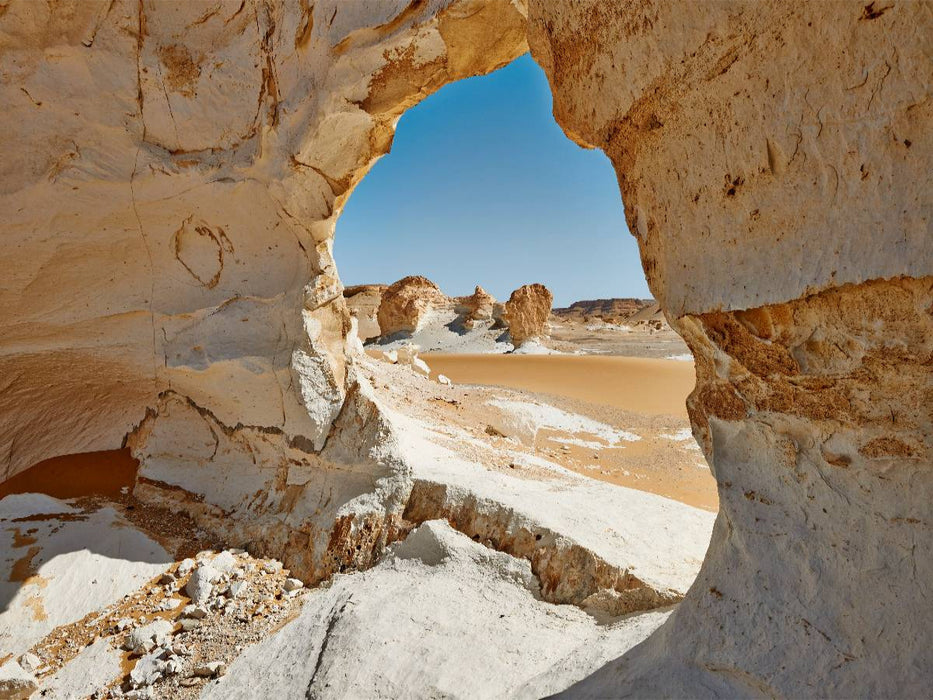 Durchbruch in einer Kalksteinformation der weisse Wueste, Region El Agabat, nahe Oase Farafra, Libysche Wueste, Aegypten, Afrika - CALVENDO Foto-Puzzle'