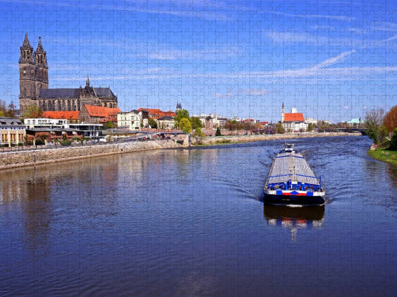Schubeinheit auf der Elbe in Magdeburg - CALVENDO Foto-Puzzle'