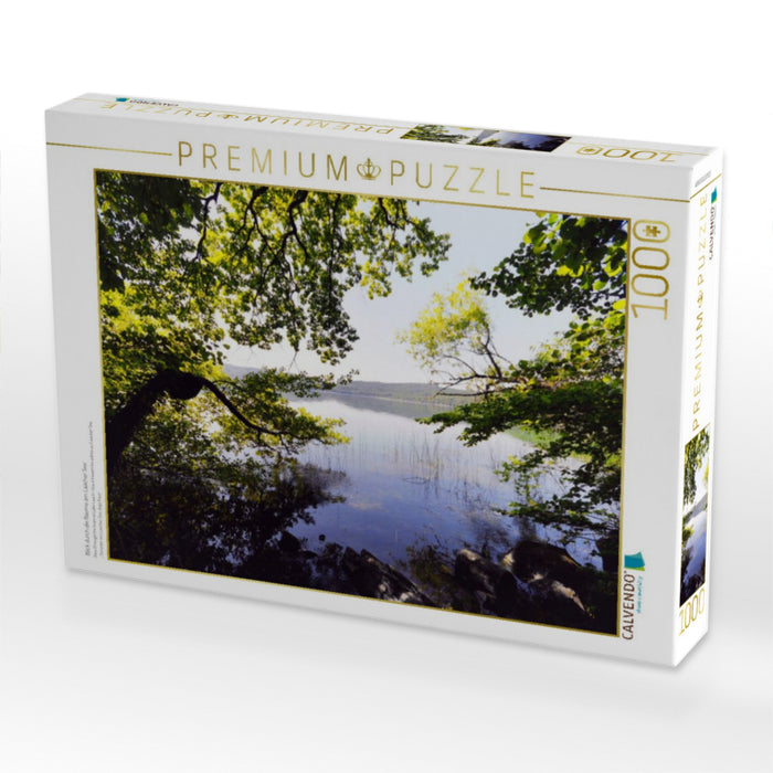 Blick durch die Bäume am Laacher See - CALVENDO Foto-Puzzle'