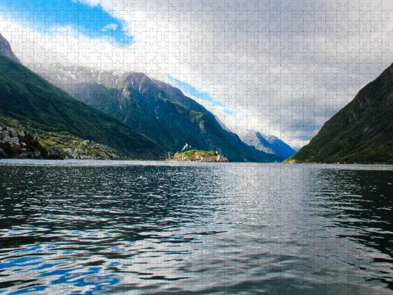 Am Fjord in Norwegen - CALVENDO Foto-Puzzle'
