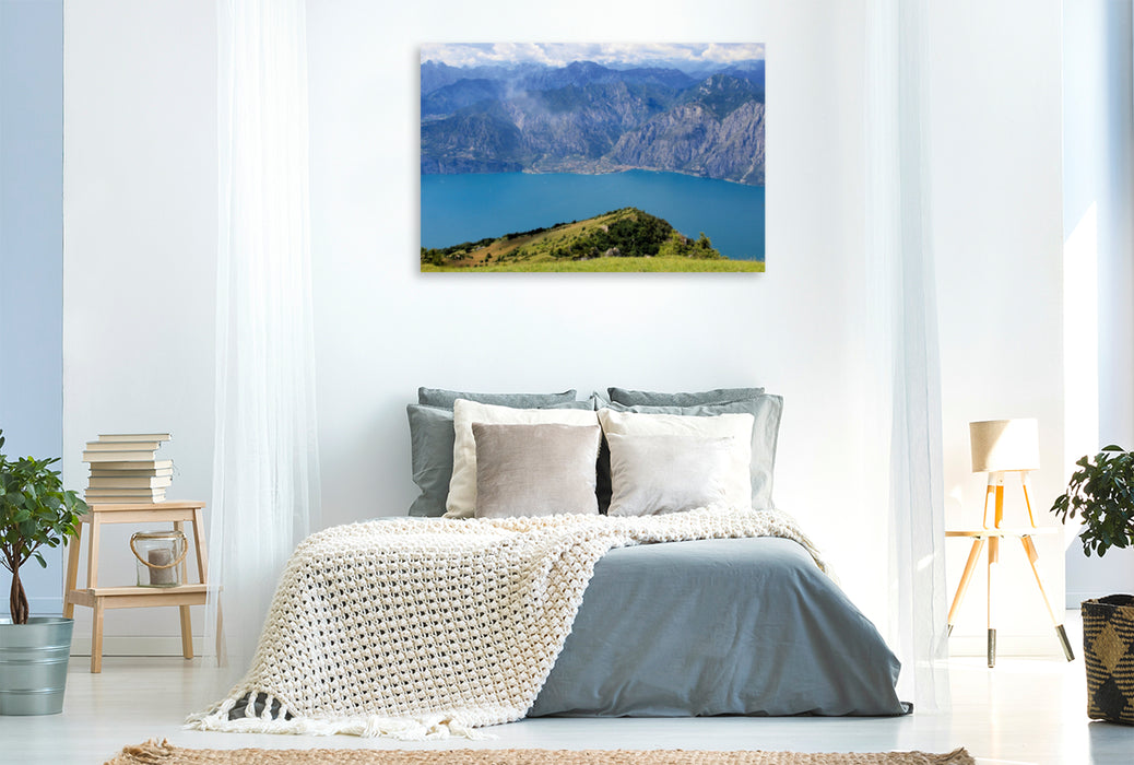 Premium Textil-Leinwand Premium Textil-Leinwand 120 cm x 80 cm quer Blick vom Monte Baldo auf Limone sul Garda