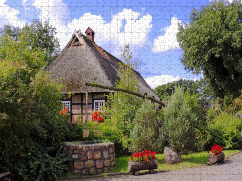 Typisches, niedersächsisches Bauernhaus mit Ziehbrunnen - CALVENDO Foto-Puzzle'
