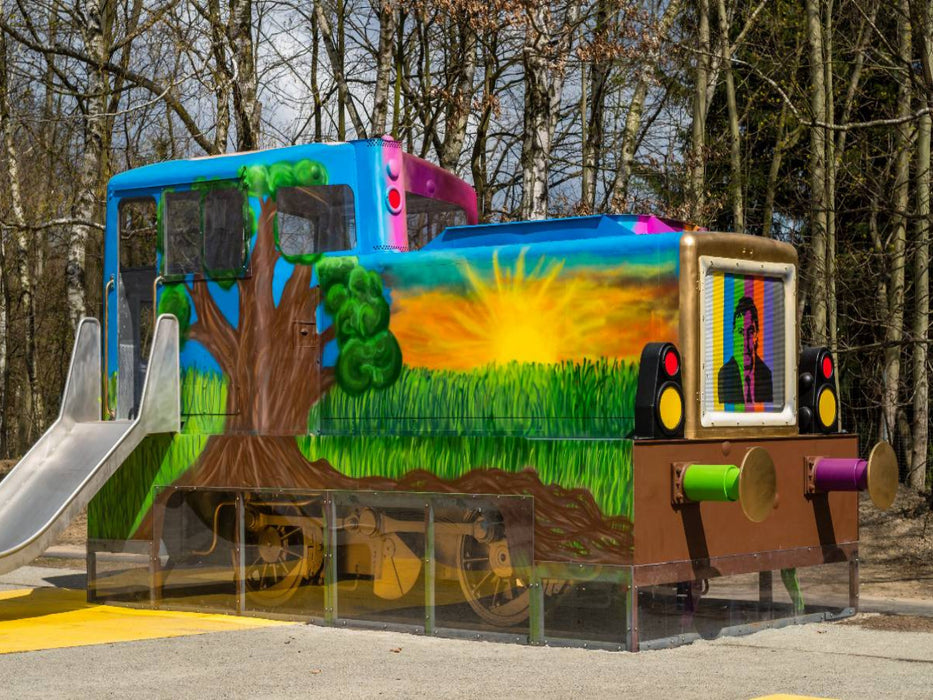 Bunter Eisenbahnspielplatz - CALVENDO Foto-Puzzle'