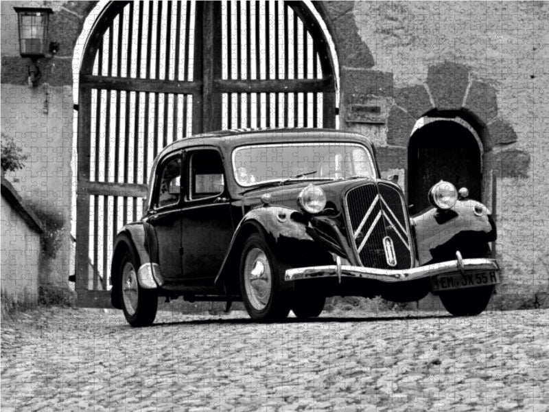 Ein Motiv aus dem Kalender Citroën 11 CV Traction Avant in schwarzweiss 1000 Teile Puzzle quer - CALVENDO Foto-Puzzle'