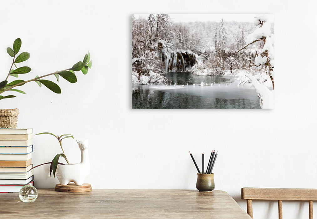 Premium Textil-Leinwand Premium Textil-Leinwand 120 cm x 80 cm quer Ein Motiv aus dem Kalender Winterimpressionen Nationalpark Plitvice