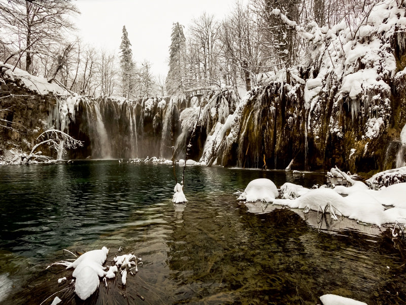 Ein Motiv aus dem Kalender Winterimpressionen Nationalpark Plitvice 1000 Teile Puzzle quer - CALVENDO Foto-Puzzle'