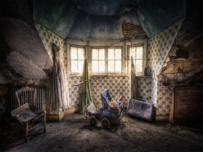 "Dachboden" - gesehen in einem alten, verlassenen Chateau in Belgien - CALVENDO Foto-Puzzle'
