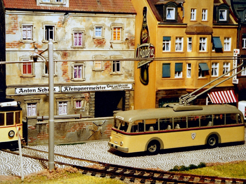 Obus- und Straßenbahnverkehr (Spur H0) 1000 Teile Puzzle quer - CALVENDO Foto-Puzzle'