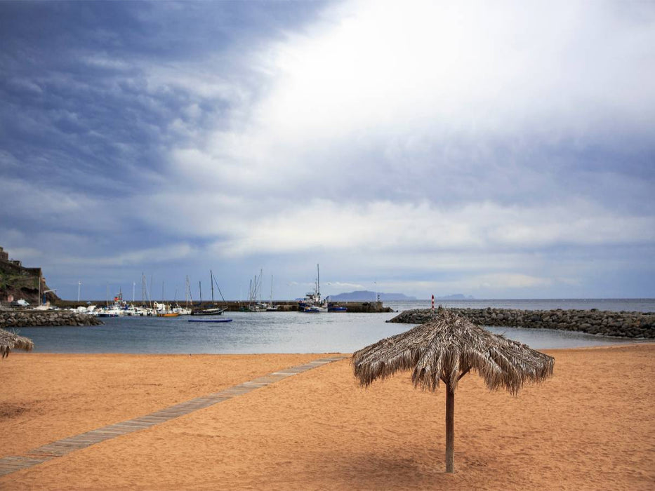 Gelber Strand in Machico - CALVENDO Foto-Puzzle'