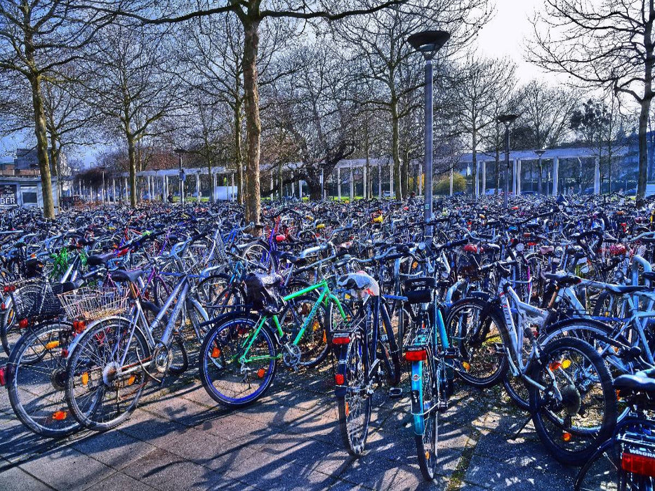 Fahrräder auf dem Bahnhofsvorplatz - CALVENDO Foto-Puzzle'
