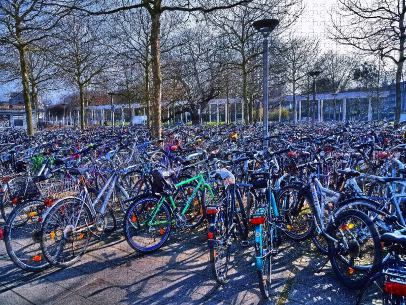 Fahrräder auf dem Bahnhofsvorplatz - CALVENDO Foto-Puzzle'