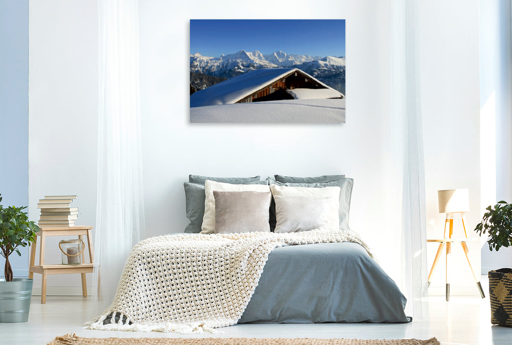 Toile textile haut de gamme Toile textile haut de gamme 120 cm x 80 cm paysage Conte de fées d'hiver - Cabane d'alpage enneigée - Eiger, Mönch, Jungfrau 