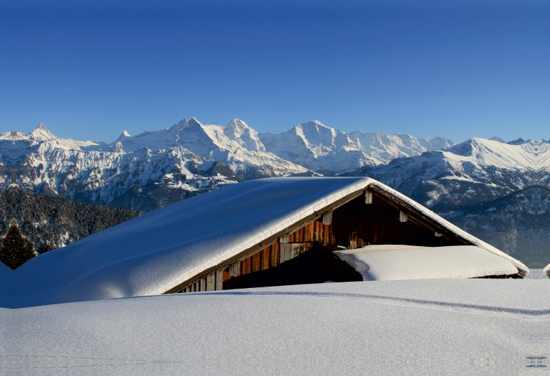 Toile textile haut de gamme Toile textile haut de gamme 120 cm x 80 cm paysage Conte de fées d'hiver - Cabane d'alpage enneigée - Eiger, Mönch, Jungfrau 