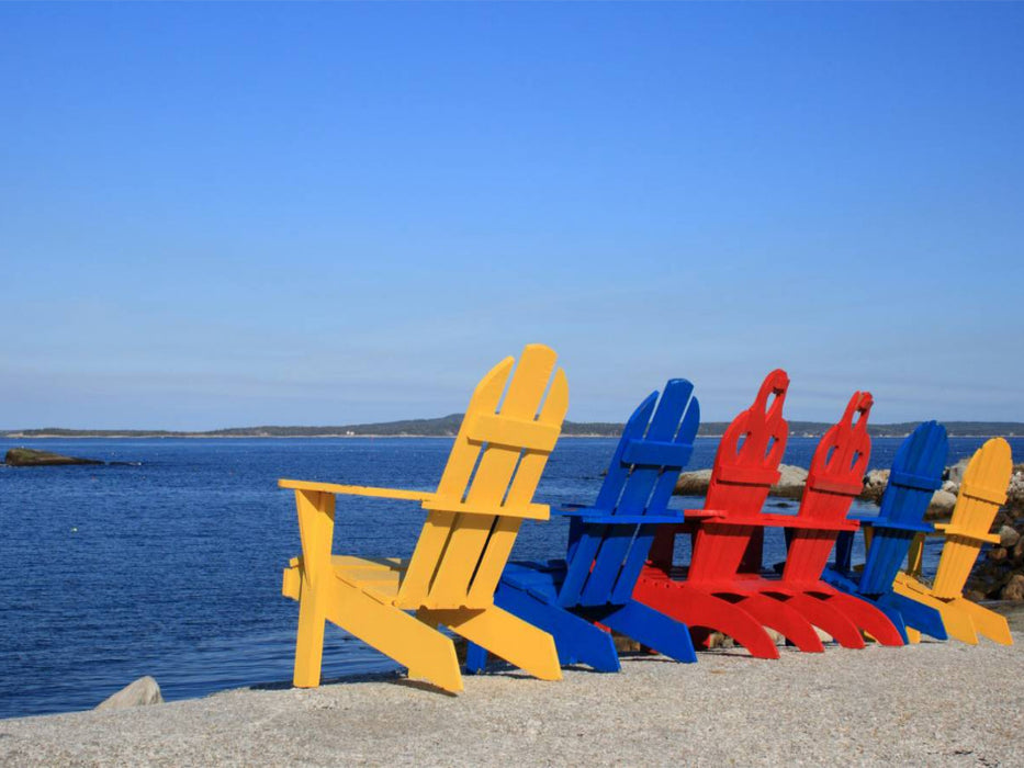 Farbige Stühle am Strand, Kanada - CALVENDO Foto-Puzzle'
