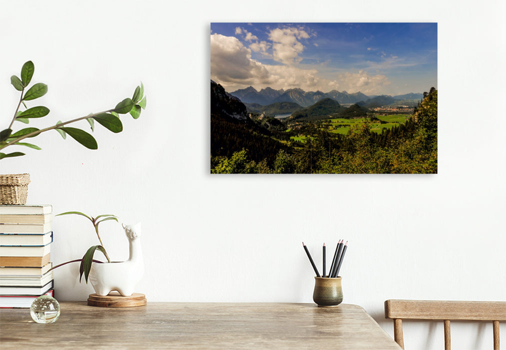 Premium Textil-Leinwand Premium Textil-Leinwand 120 cm x 80 cm quer Panoramablick auf Hohenschwangau, Alpsee und Füssen