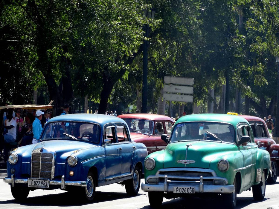 Der legendäre Mercedes 180 unterwegs in Havanna - CALVENDO Foto-Puzzle'