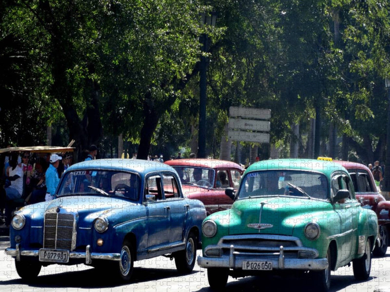 Der legendäre Mercedes 180 unterwegs in Havanna - CALVENDO Foto-Puzzle'