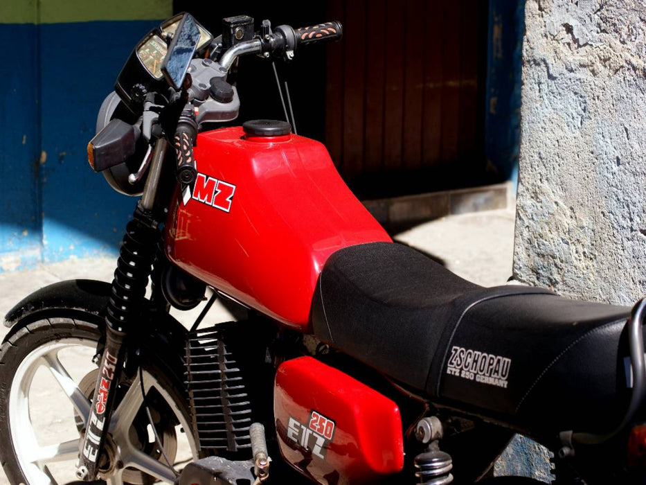 Motorrad MZ ETZ 250 aus der DDR auf Kuba - CALVENDO Foto-Puzzle'