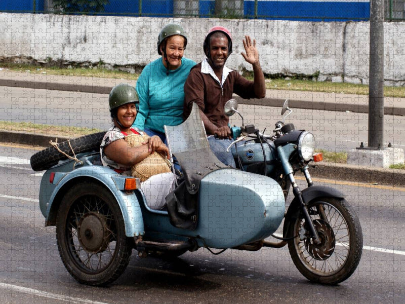 Motorrad-Gespann unterwegs in Havanna - CALVENDO Foto-Puzzle'