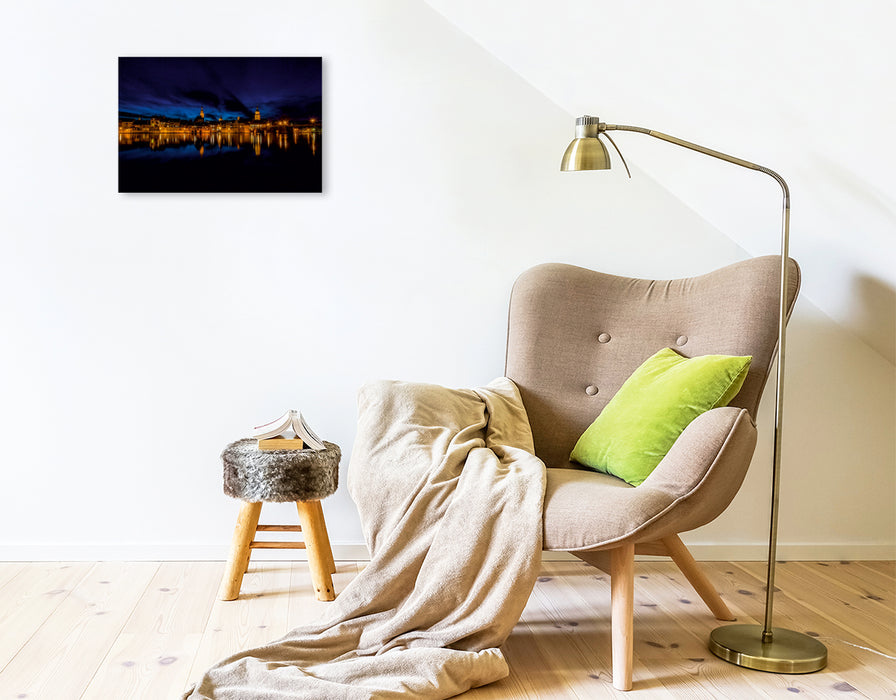 Premium Textil-Leinwand Kitzingen bei Nacht