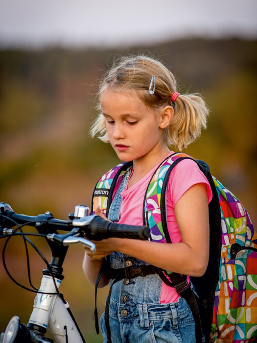 Leni prüft das Funksignal im Kinder Abenteuerfilm "Timebreakers" 1000 Teile Puzzle hoch - CALVENDO Foto-Puzzle'