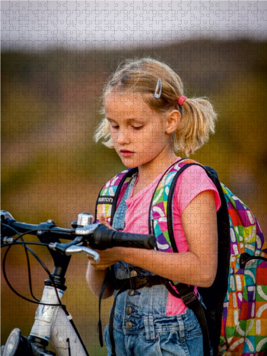 Leni prüft das Funksignal im Kinder Abenteuerfilm "Timebreakers" 1000 Teile Puzzle hoch - CALVENDO Foto-Puzzle'