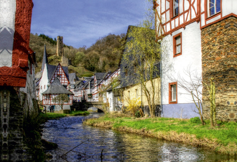 Premium Textil-Leinwand Eine Perle in der Eifel - Monreal