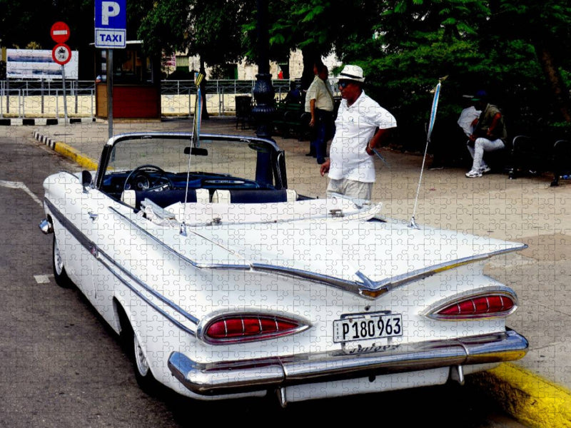 Chevrolet Impala in Havanna - Ein Motiv aus dem Kalender "Ganz in Weiß - Elegante Oldtimer auf Kuba" - CALVENDO Foto-Puzzle'