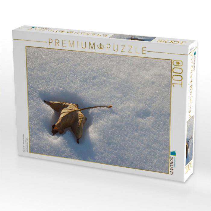 Verdorrtes Blatt im Schnee - CALVENDO Foto-Puzzle'